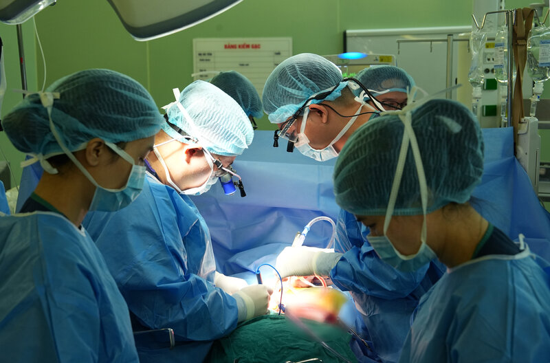 Doctors perform an organ retrieval operation from a donor. Photo: BVCC