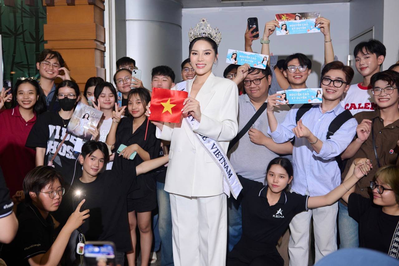 Ky Duyen was seen off by fans at Miss Universe 2024. Photo: Organizing Committee.