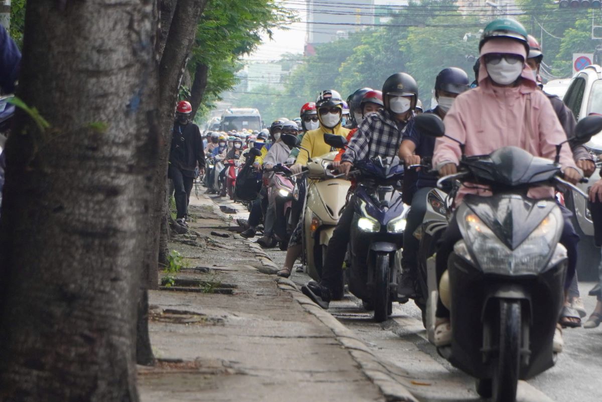 Du la tuyen duong un tac nhat TPHCM, nhung dai dien So GTVT TPHCM cho biet, tu nay den nam 2030, duong Nguyen Tat Thanh khong nam trong danh sach cac du an duoc uu tien mo rong cua TPHCM.