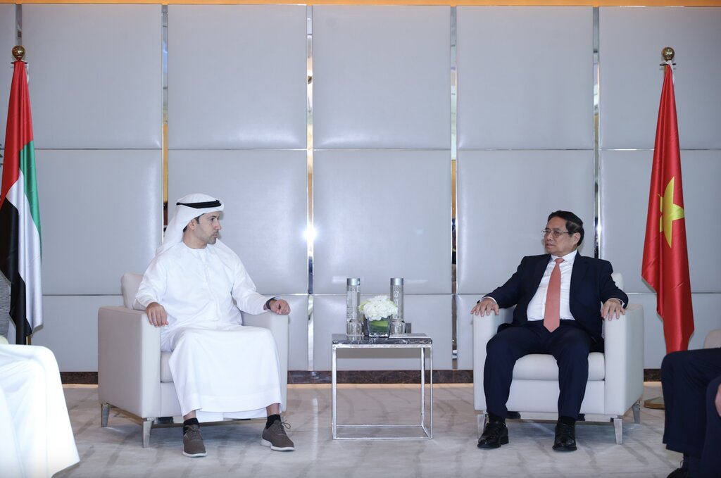 Prime Minister Pham Minh Chinh receives Executive Chairman of Dubai Financial Centre Arif Amiri. Photo: VGP