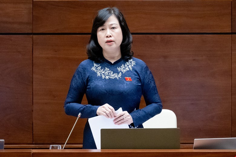 Minister of Health Dao Hong Lan is one of the ministers answering questions. Photo: National Assembly