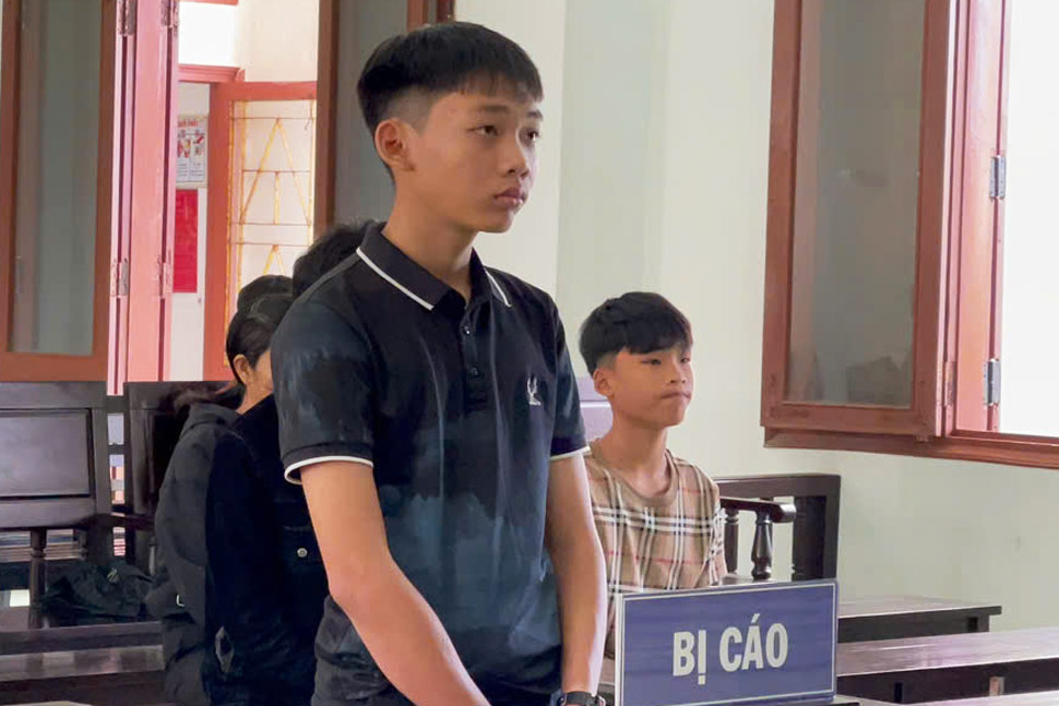 Bị cáo Dương Hoàng Bảo Khang tại TAND tỉnh Phú Yên. Ảnh: Thế Minh