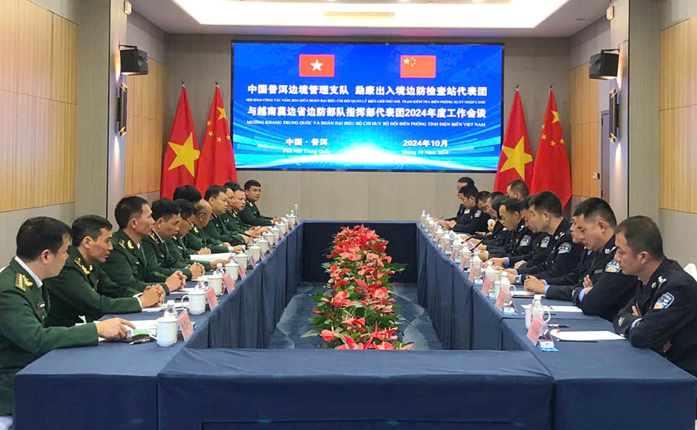 At the talks between the two delegations of the Vietnam and China Border Guards, they agreed to continue promoting the early upgrading of the A Pa Chai opening into a border gate. Photo: Bien Cuong