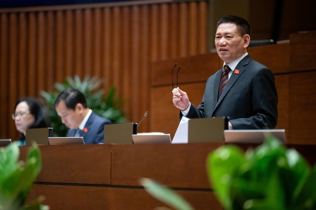 Deputy Prime Minister of the Government, Minister of Finance Ho Duc Phoc explained and clarified a number of issues related to the amended Law on VAT. Photo: Pham Thang