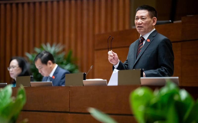 Deputy Prime Minister of the Government, Minister of Finance Ho Duc Phoc explained and clarified a number of issues related to the amended Law on VAT. Photo: Pham Thang