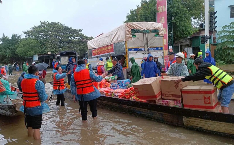 Relief goods are transported to people in flood-hit areas. Photo: T. Nguyen