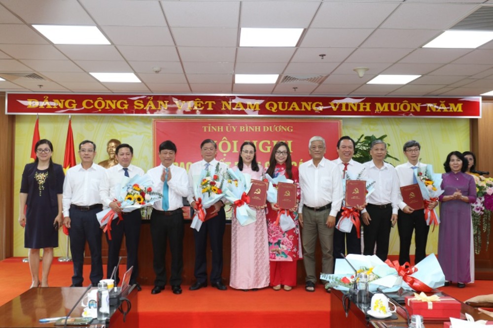 Binh Duong mobilizes and appoints many key officials. Photo: Mai Xuan