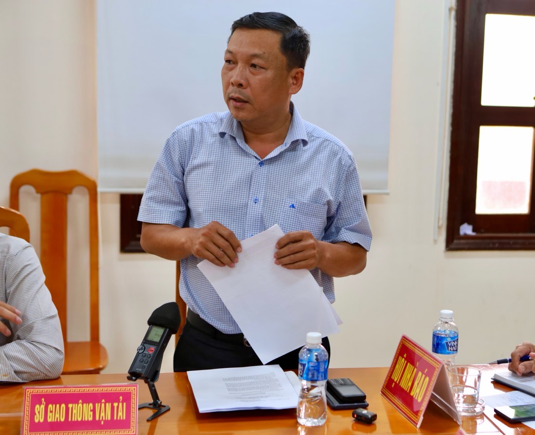 ong Huynh Ngoc Thanh - Pho Giam doc So Giao thong Van tai tinh Binh Thuan cung cap thong tin ve du an Cang hang khong Phan Thiet hang muc dan dung BOT. Anh: Duy Tuan 