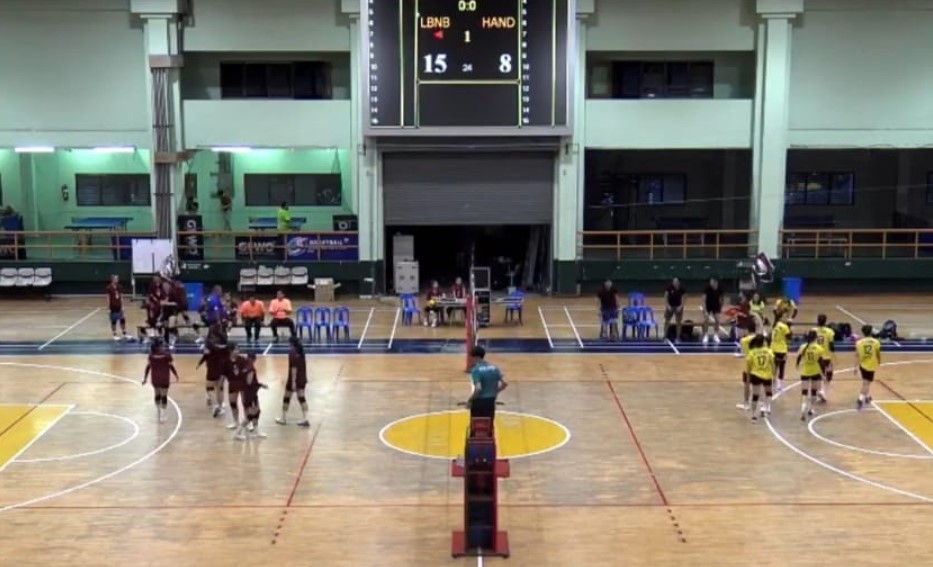 Doi LPB Ninh Binh (vang) thang 4-1 o tran dau tap tai Thai Lan. Anh cat tu video