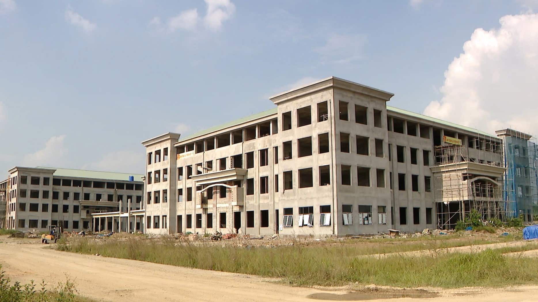 Hoa Lu University project (Ninh Binh) is gradually being completed after 15 years of abandonment. Photo: Nguyen Truong