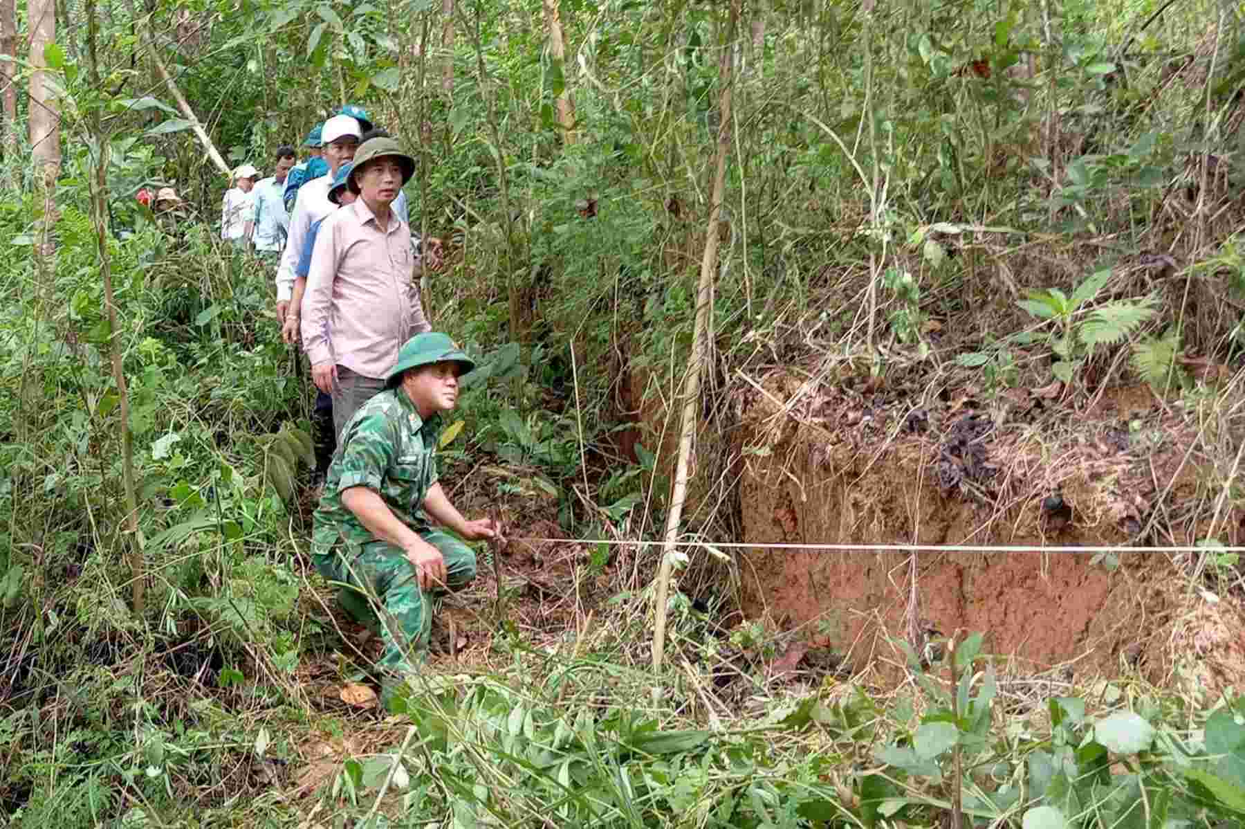 Mien nui Quang Nam xuat hien nhieu diem co nguy co sat lo moi sau mua bao. Anh: Hoang Vuong