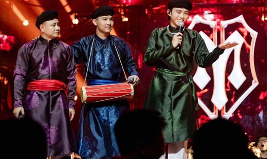 Bài hát “Trống cơm” của NSND Tự Long, Soobin Hoàng Sơn và Cường Seven đã gây sốt trên mạng xã hội. 
Ảnh: Chương trình cung cấp