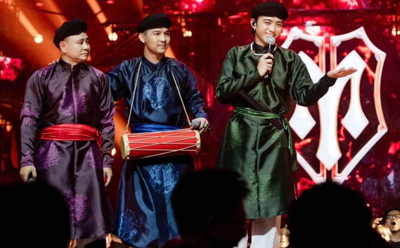 The song “Trong com” by People’s Artist Tu Long, Soobin Hoang Son and Cuong Seven has become a hit on social media. 
Photo: Provided by the program