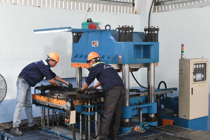 Employees of Hung Vuong Construction Company Limited are guaranteed jobs. Photo: Nam Duong