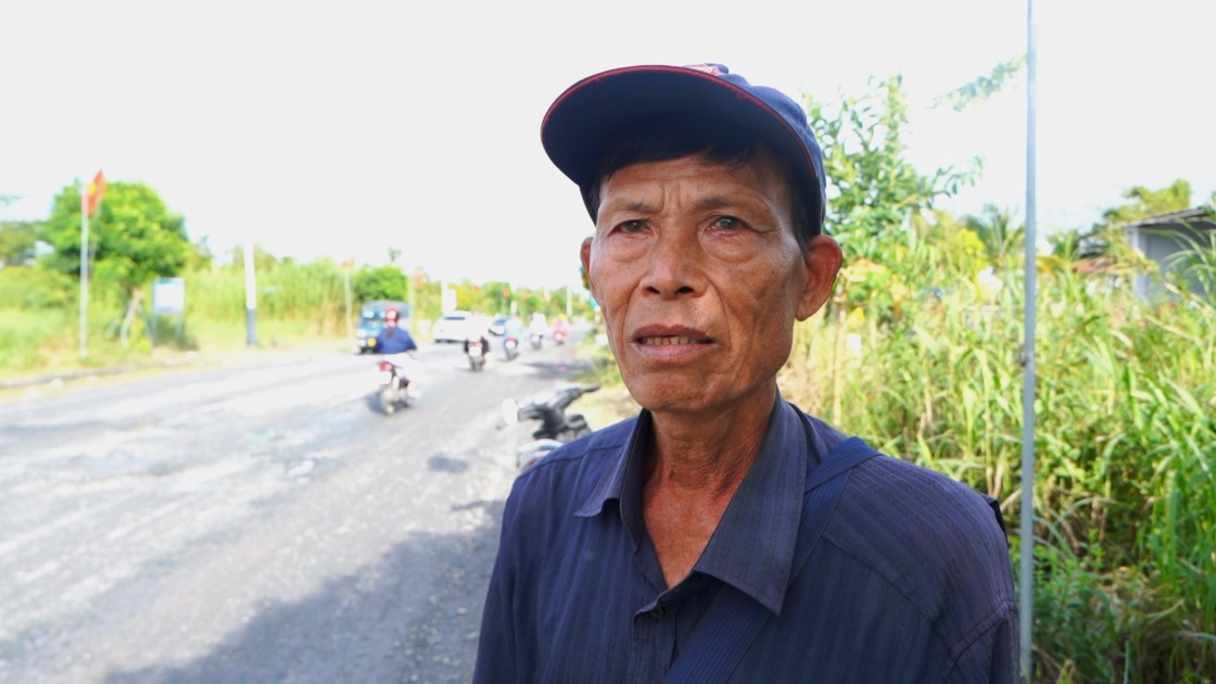 “Co nhung lan xe may bi lat ngang, con nguoi thi bi tray xuoc chay mau va phai dua di benh vien, nhat la voi nhung phu nu tay lai yeu”, ong Muoi noi.