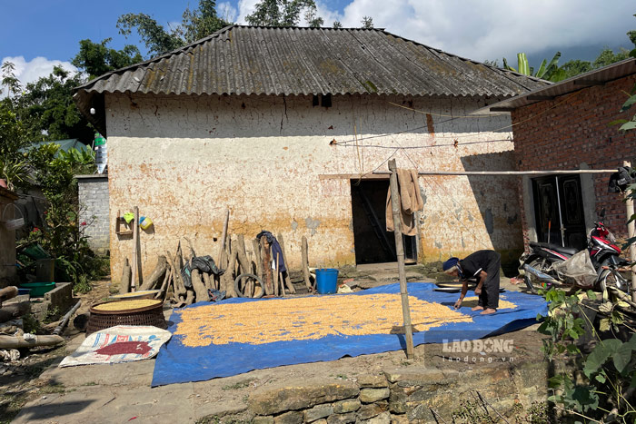 Cuộc sống hàng ngày của bà con nơi đây vẫn tiếp diễn theo thường ngày nhằm giữ gìn nét truyền thống vốn có. 