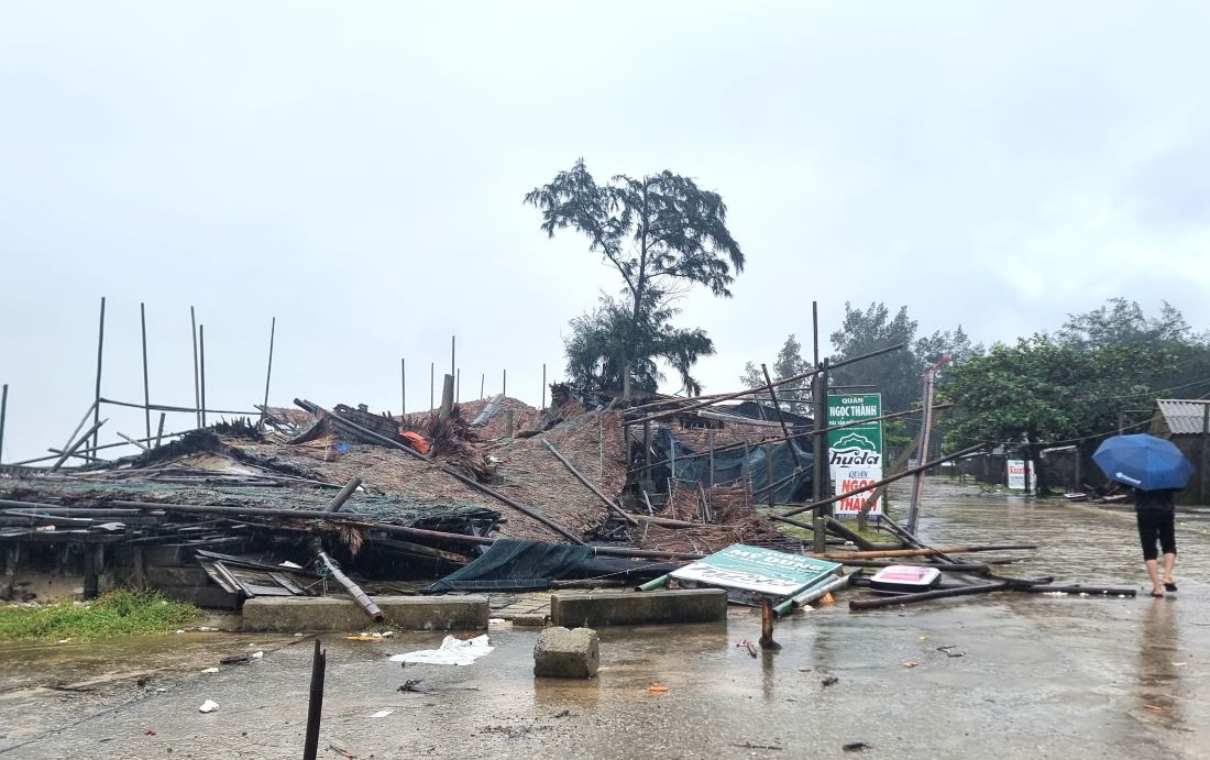 Storm No. 6 caused damage along the coast of Quang Tri province, which is currently unrecoverable. Photo: Hung Tho.