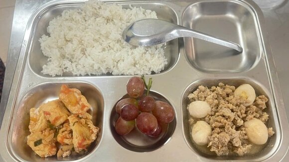 Hòa Bình siết chặt quản lý VSATTP trong trường học. Ảnh: Trường Tiểu học Sông Đà
