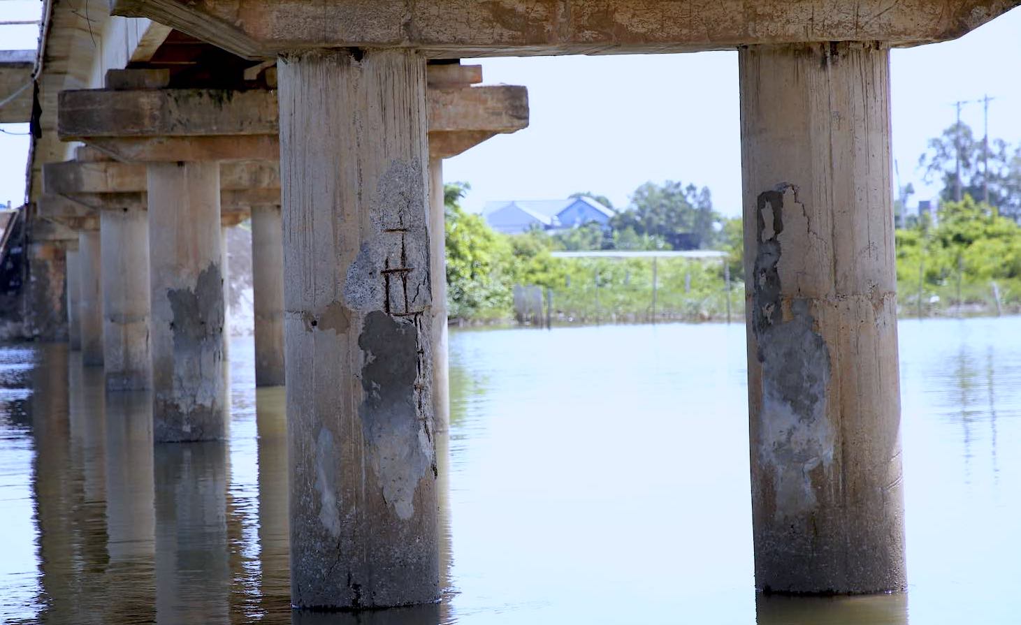 Song Thai Bridge in Quang Binh is seriously degraded. Photo: Cong Sang