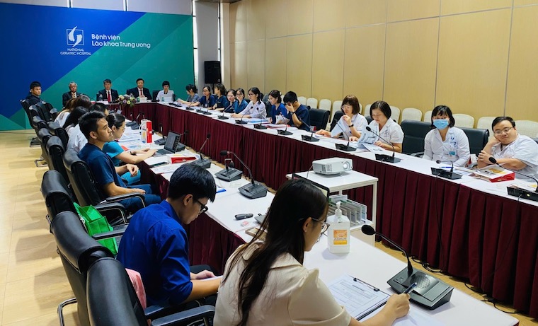 Experts at the workshop on applying Kyolic aged garlic extract in elderly health care. Photo: Huong Giang
