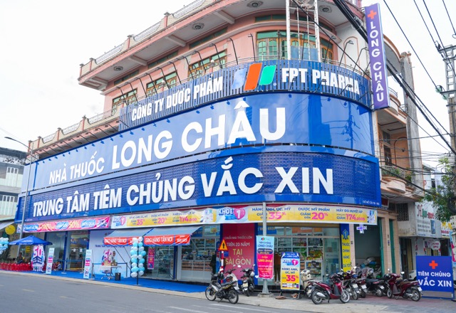 FPT Long Chau so huu mang luoi gan 2.000 nha thuoc va trung tam tiem chung tren toan quoc. Anh: Van Anh