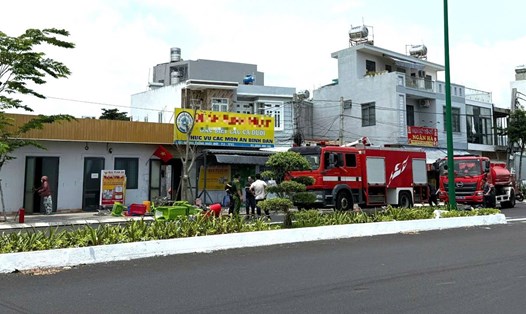 Cơ quan chức năng nhanh chóng khống chế thành công đám cháy. Ảnh: Thành An