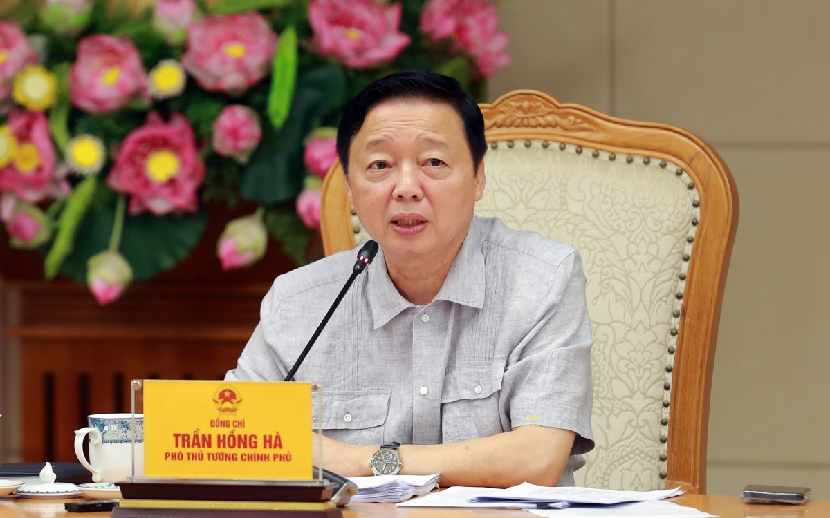Deputy Prime Minister Tran Hong Ha chaired a meeting on the implementation of the investment project to build Ring Road 4 - Capital Region. Photo: VGP