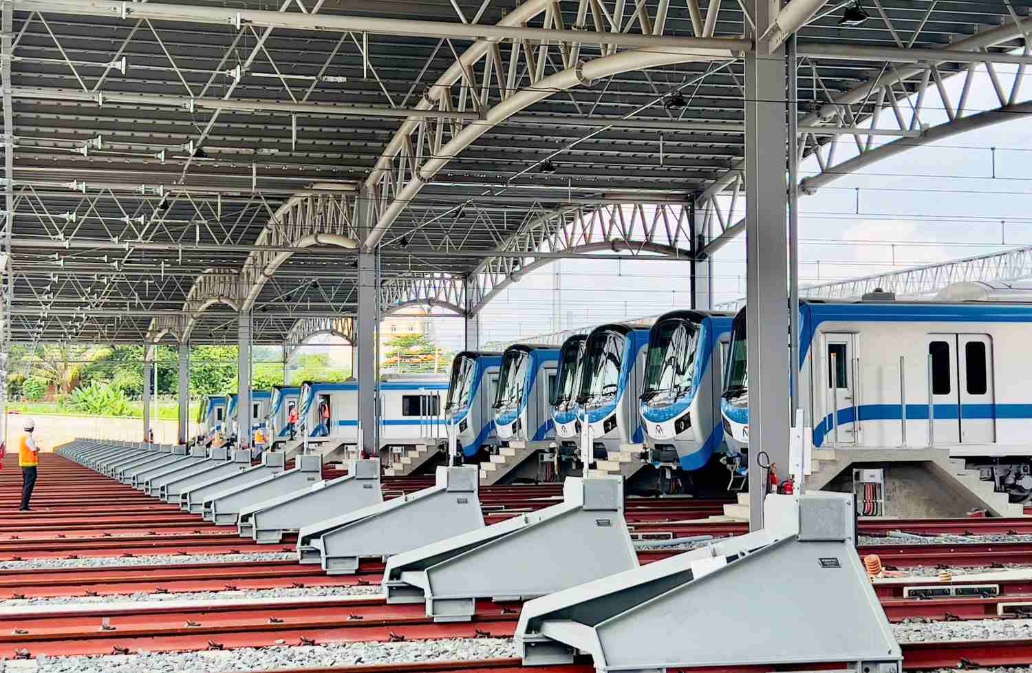 Metro số 1 (Bến Thành - Suối Tiên) dự kiến chạy thương mại cuối năm nay.  Ảnh: MAUR