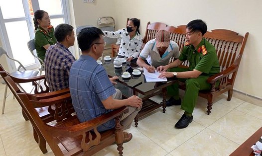 Công an Hải Dương đưa bệnh nhân tâm thần đi lạc hơn 1 năm trở về nhà. Ảnh: Công an tỉnh Hải Dương