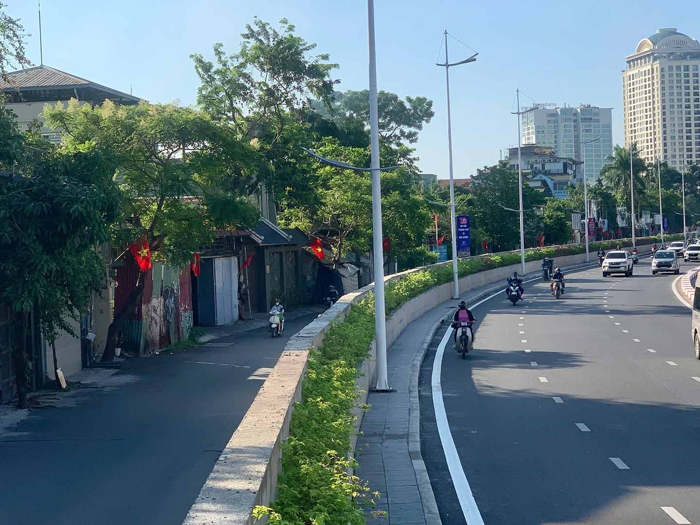 Tình trạng giao thông thoáng đãng tại đường Âu Cơ (quận Tây Hồ, Hà Nội) sau khi cải tạo. Ảnh: Nhật Minh