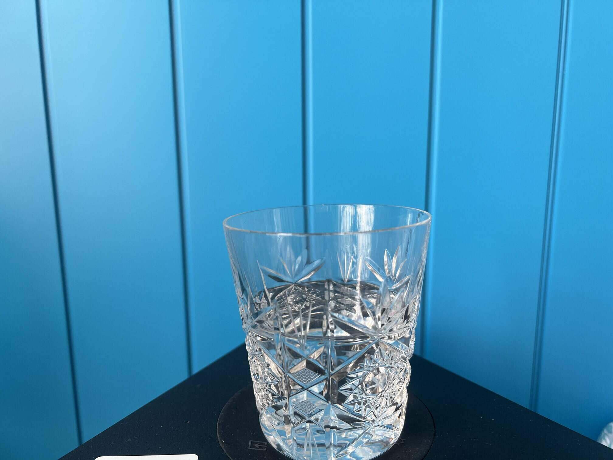 You can lower your blood sugar quickly at home naturally by drinking more water. Photo: Kieu Vu