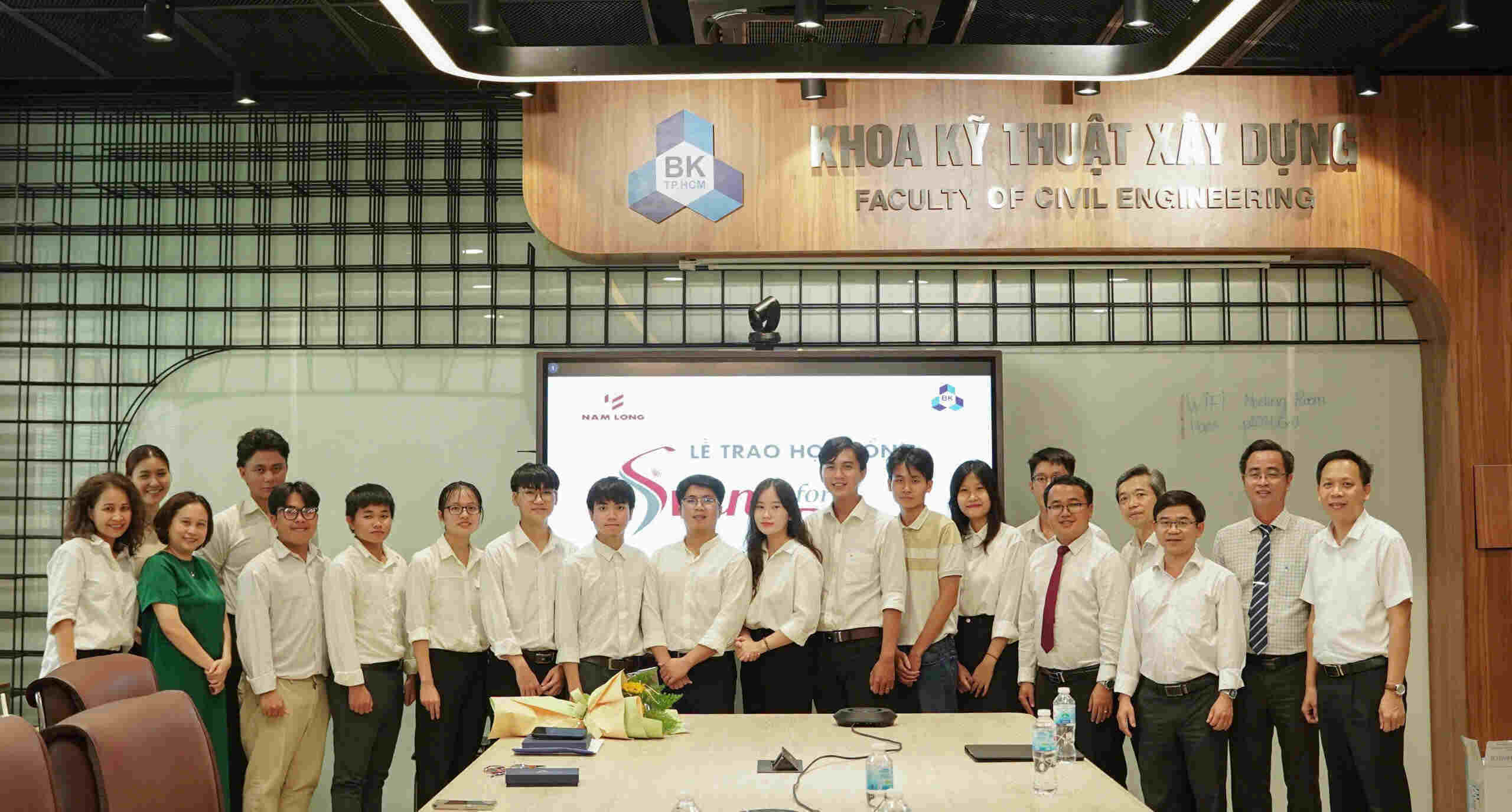 Tập đoàn Nam Long trao học bổng cho Trường Đại học Bách Khoa - ĐHQG-HCM
