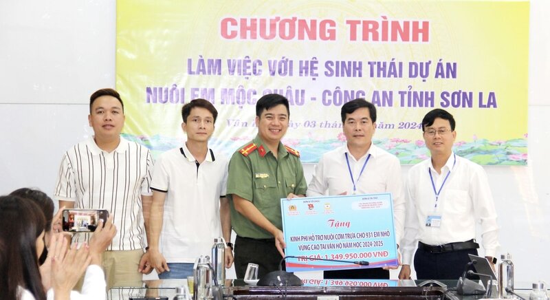 The project “Nuoi Em Moc Chau” supports 1.3 billion VND for children in the mountainous areas of Son La province. Photo: Cao Thien