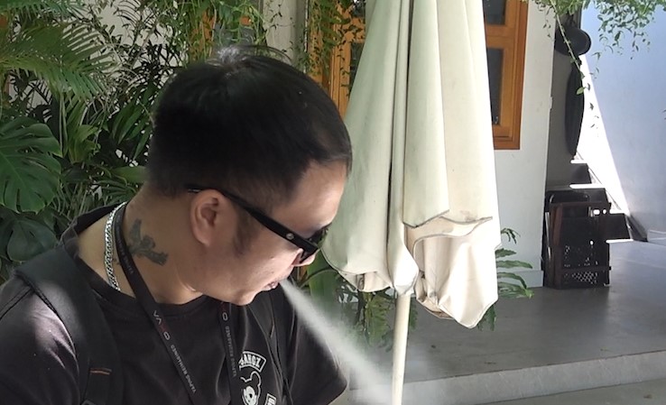 Dù có hại, giới trẻ vẫn dùng thuốc lá điện tử để giảm áp lực