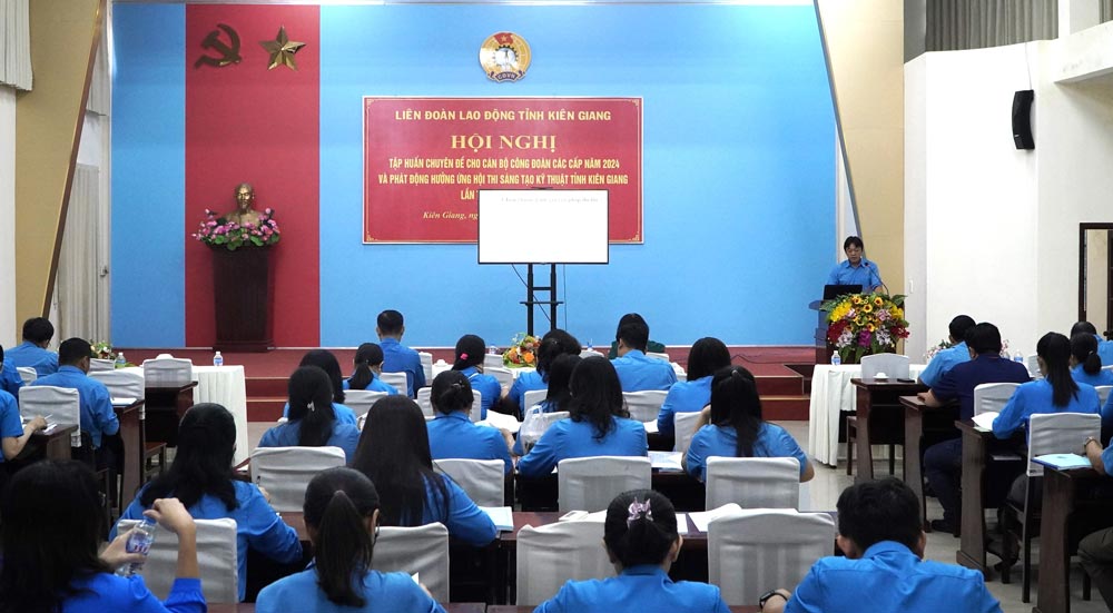 There were 85 trainees attending the training course to improve the quality of legal policy activities in the Trade Union. Photo: Nguyen Anh