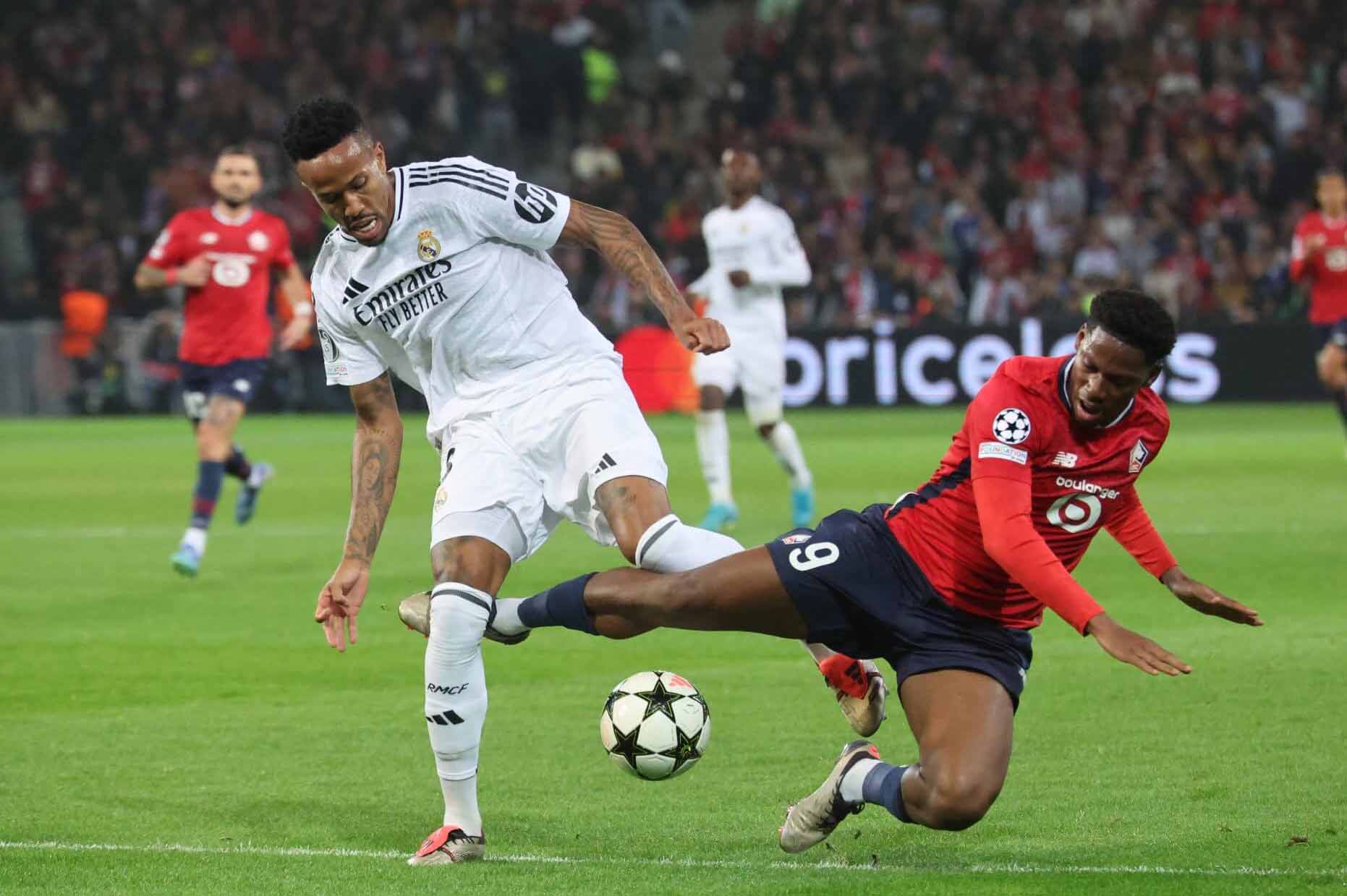 After losing to Lille, Real Madrid received many suspicious looks. Photo: AFP