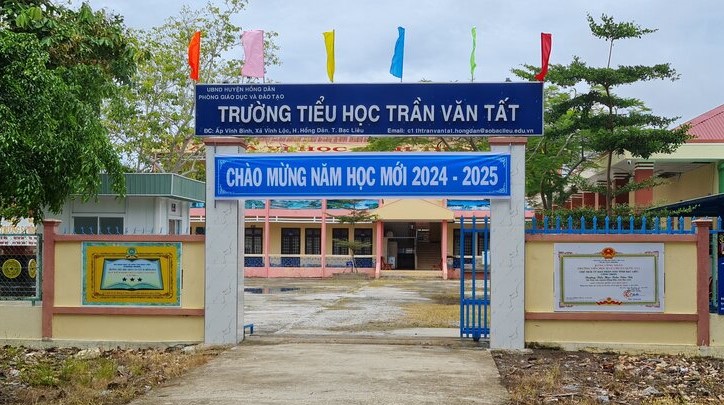 Mot truong tieu hoc tai huyen Hong Dan, Bac Lieu minh bach cac khoan thu dau nam hoc. Anh: Nhat Ho