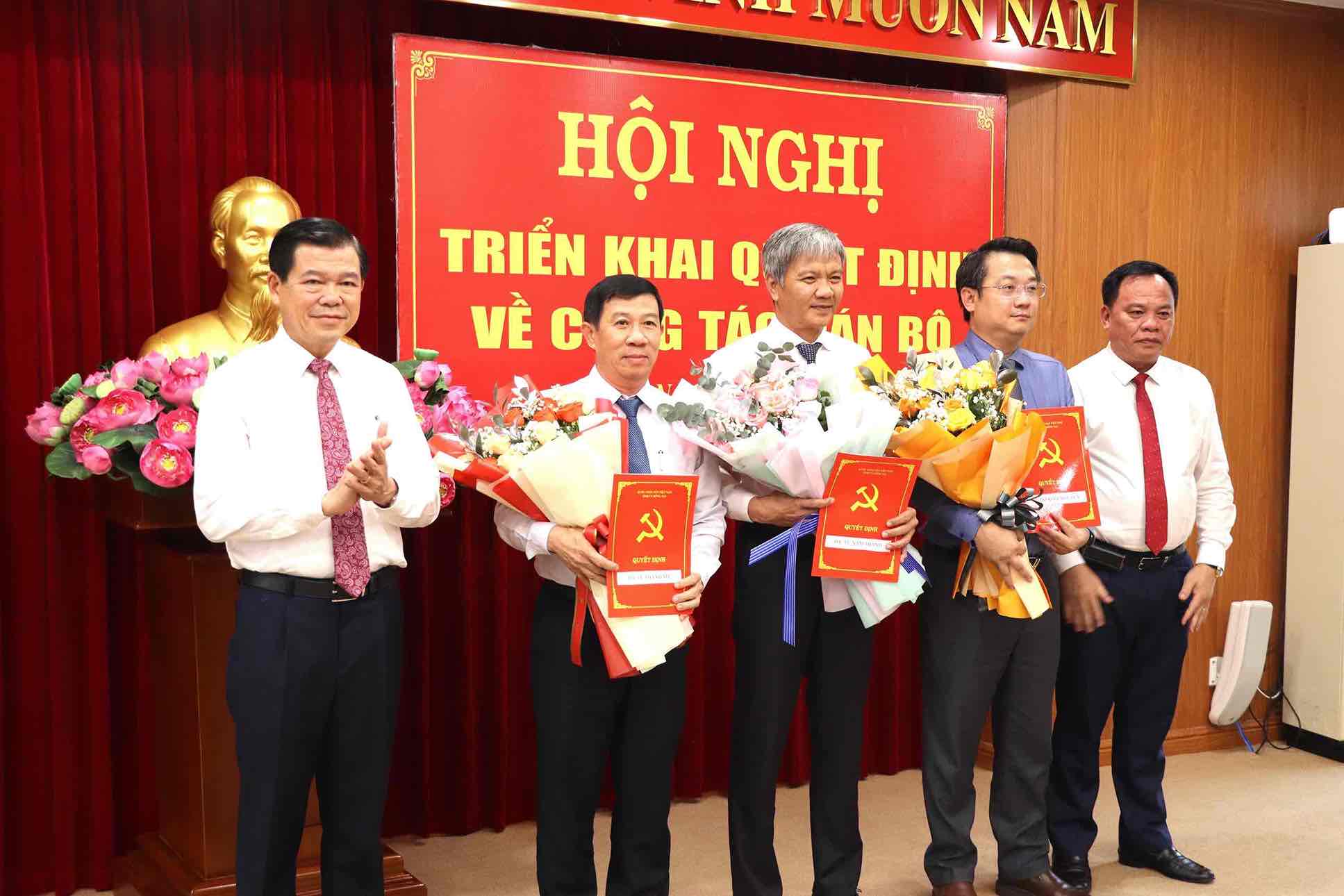 Dong Nai Provincial Party Committee mobilized 3 officials to be Party secretaries of Cam My, Nhon Trach and Vinh Cuu districts. Photo: HAC