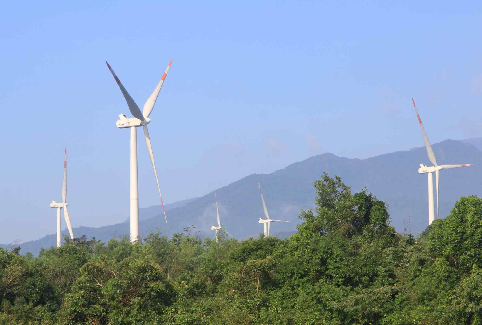 Turbine towers of Huong Linh 2 Wind Power Plant. Photo: Hung Tho