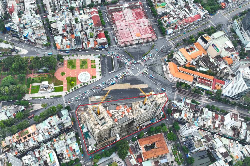Dự án nằm ở vị trí đắc địa với bốn mặt tiền đường Phạm Ngũ Lão - Calmette - Lê Thị Hồng Gấm - Phó Đức Chính. Ảnh: Anh Tú