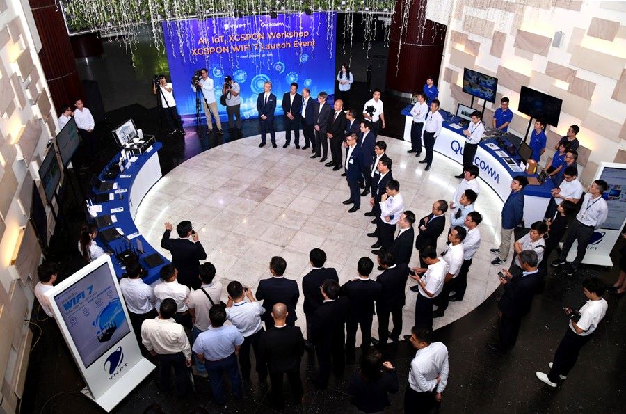 VNPT is the first network operator in Vietnam to successfully develop a new generation Internet service provider using XGS-PON WiFi 7 technology. Photo: Hung Cao