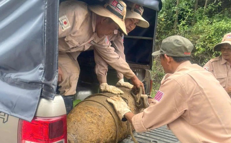 A 350kg bomb was discovered by locals. Photo: S. Hoang