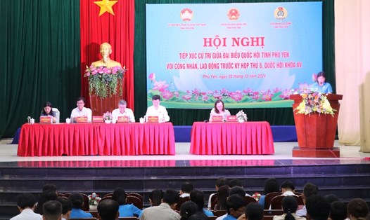 Đoàn Đại biểu Quốc hội tỉnh Phú Yên phối hợp với LĐLĐ tỉnh tổ chức tiếp xúc cử tri là công nhân, viên chức, người lao động. Ảnh: Phương Thảo