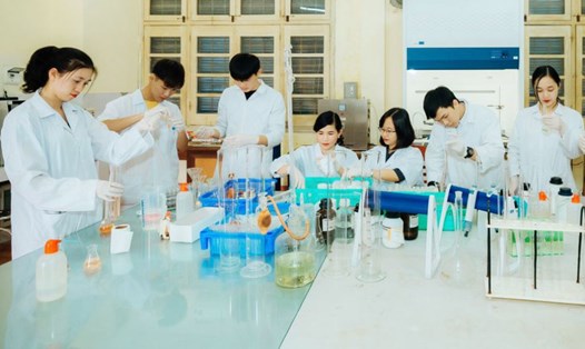 Đại học Thái Nguyên và một số cơ sở đào tạo đã đẩy mạnh đào tạo nhân lực công nghệ cao, đáp ứng yêu cầu phát triển ngành công nghiệp bán dẫn. Ảnh: Văn Tùng