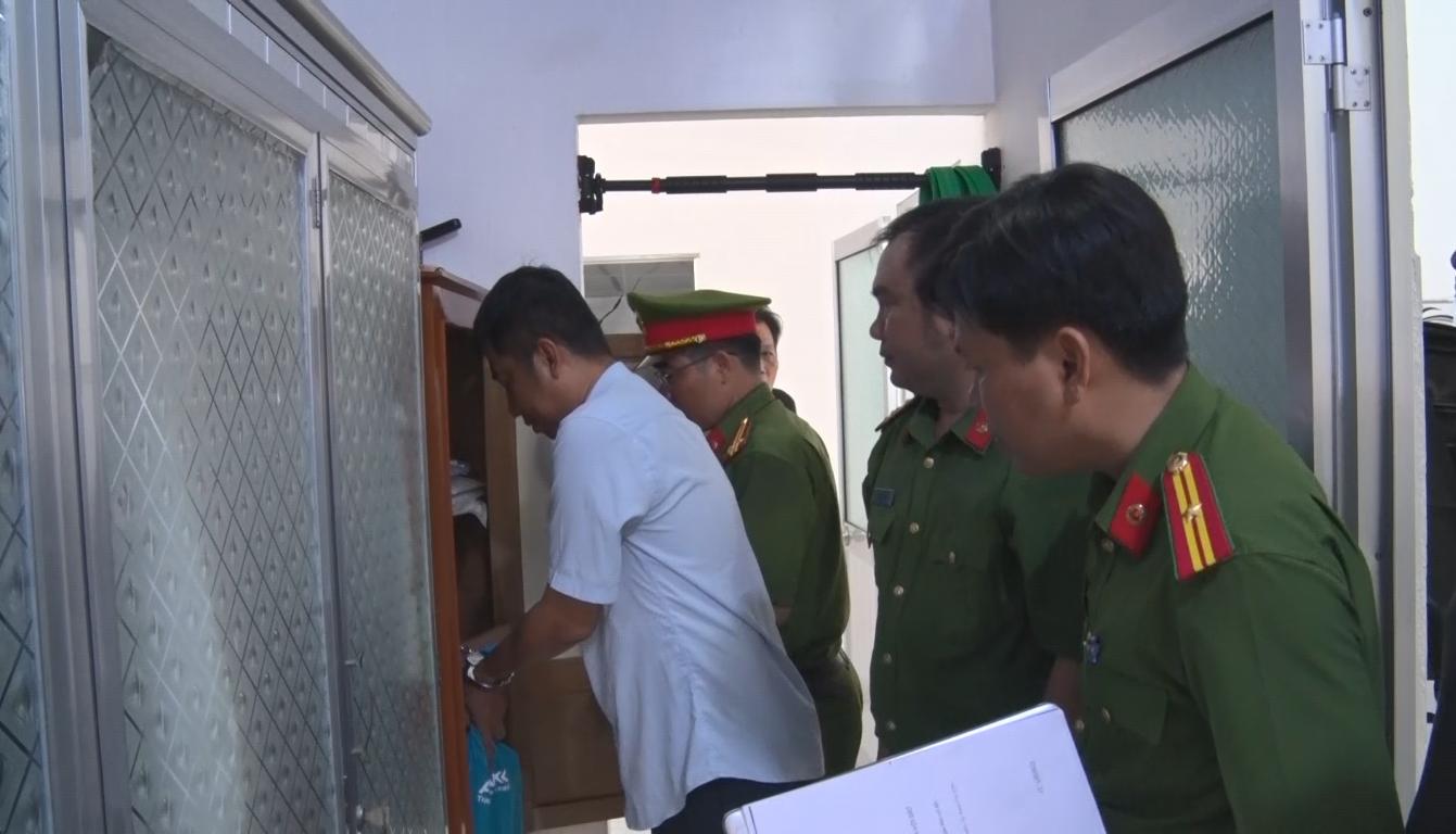 Hung helped make fake land sale contracts. Photo: Tan An