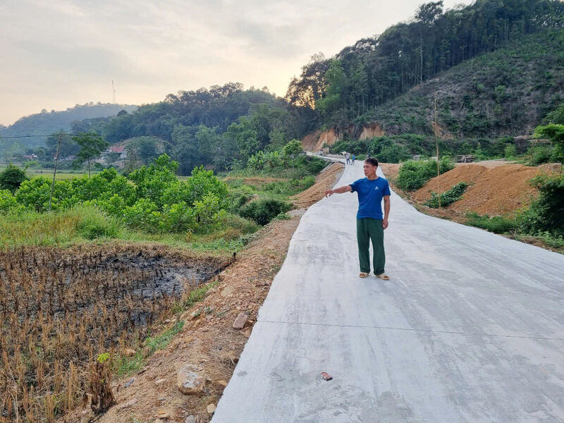 Hàng nghìn người dân TP Hòa Bình hiến đất xây dựng NTM. Ảnh: Minh Nguyễn