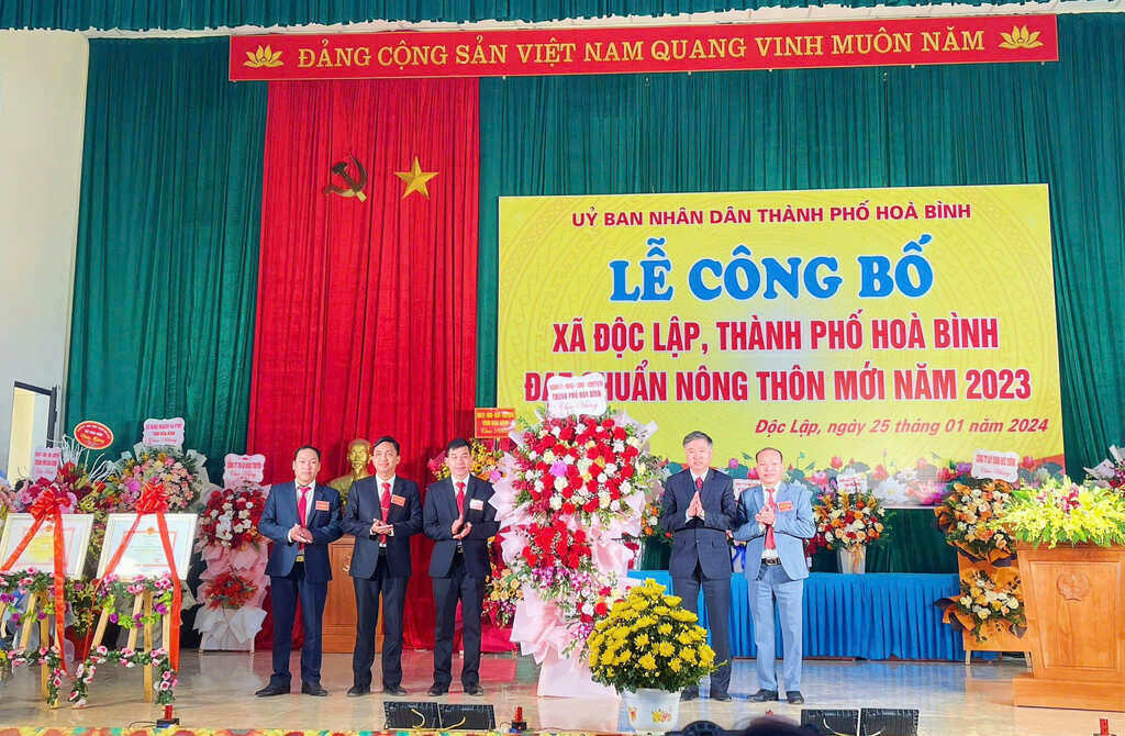 Xa ngheo nhat cua TP Hoa Binh don chuan NTM. Anh: Minh Nguyen