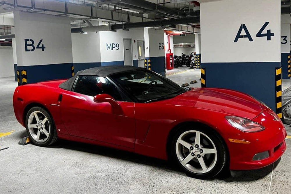 The only soft-top Chevrolet Corvette C6 Convertible in Vietnam appeared in Ho Chi Minh City. Photo: Thanh Vu