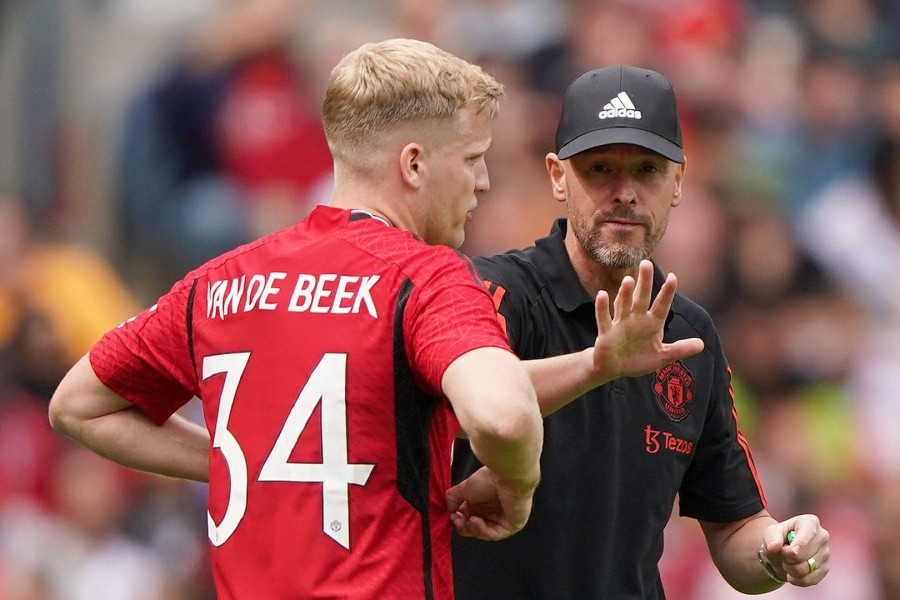 Tai Man United, Erik ten Hag da khong the tai hien Van de Beek cua Ajax truoc day. Anh: beIN Sports