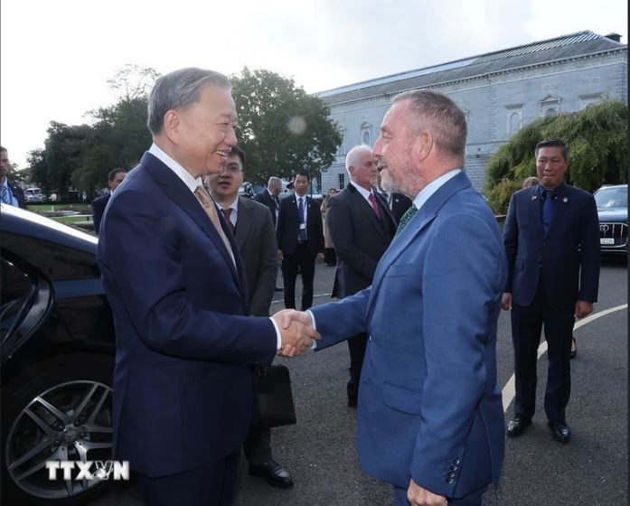 General Secretary and President To Lam meets with President of the Irish Senate Jerry Buttimer. Photo: VNA